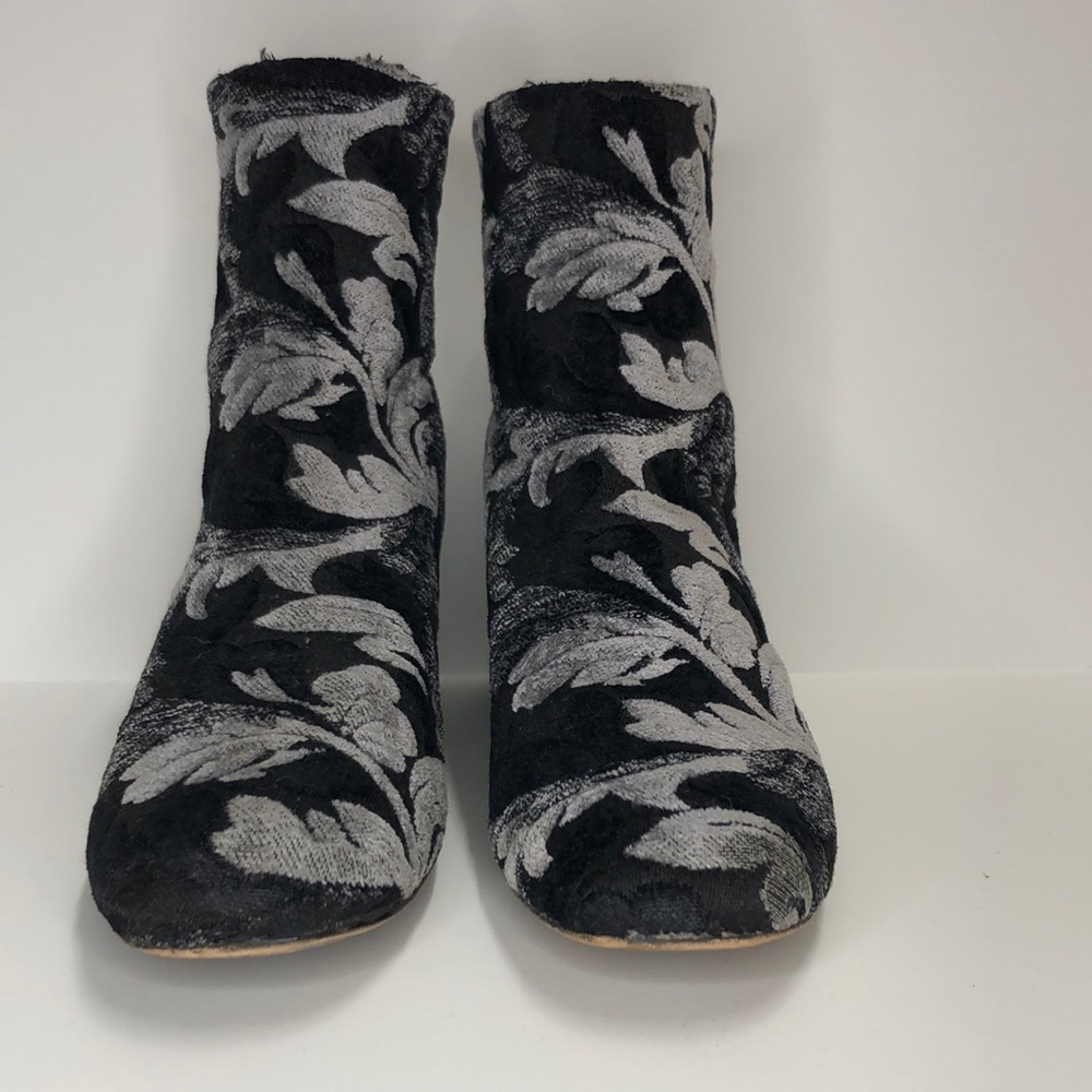Free People Velvet Ankle Bootie Gray Black Floral Size 7(US)/37 (E). Chunky heel